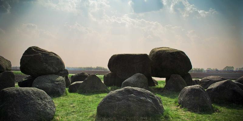 PC游戏发行双轨制：独立开发者如何通过itch.io与Steam Direct构建玩家社区