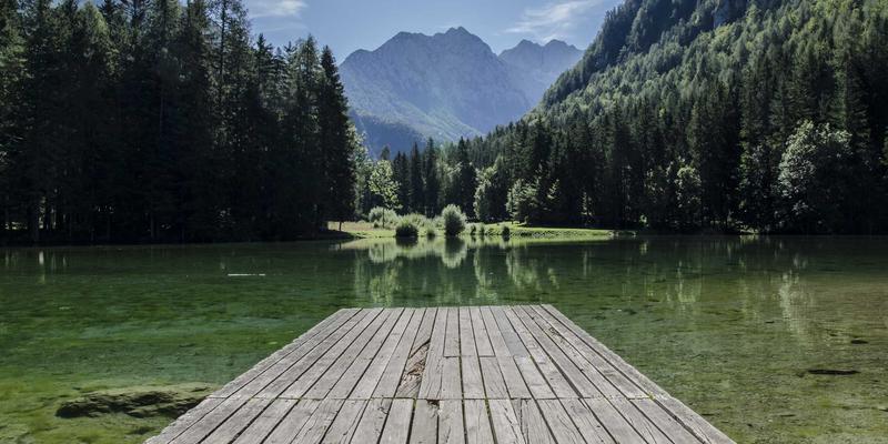 游戏音频设计如何塑造沉浸感：从《生化危机》到《地狱潜兵2》的PC与主机游戏声音艺术